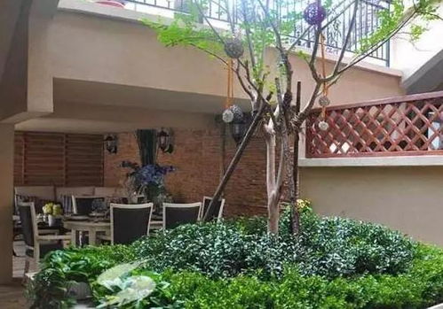 為什么現在別墅裝修都喜歡往下挖半層做成庭院？親身體驗后才知道，好處多得超乎想象